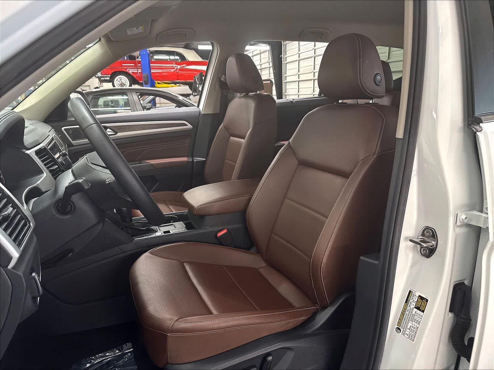 Used 2023 Volkswagen Atlas SE w/ Black Wheel Package FWD image 24
