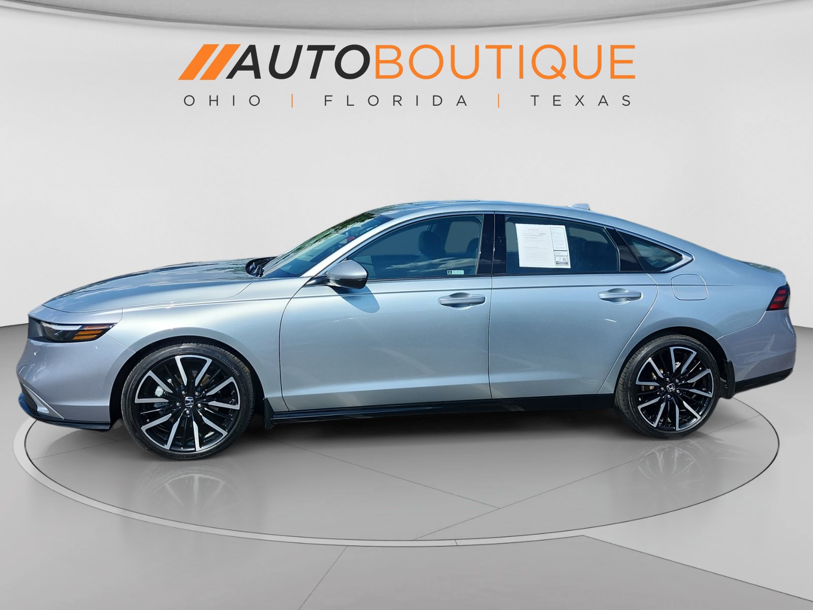 Used 2024 Honda Accord Touring image 2