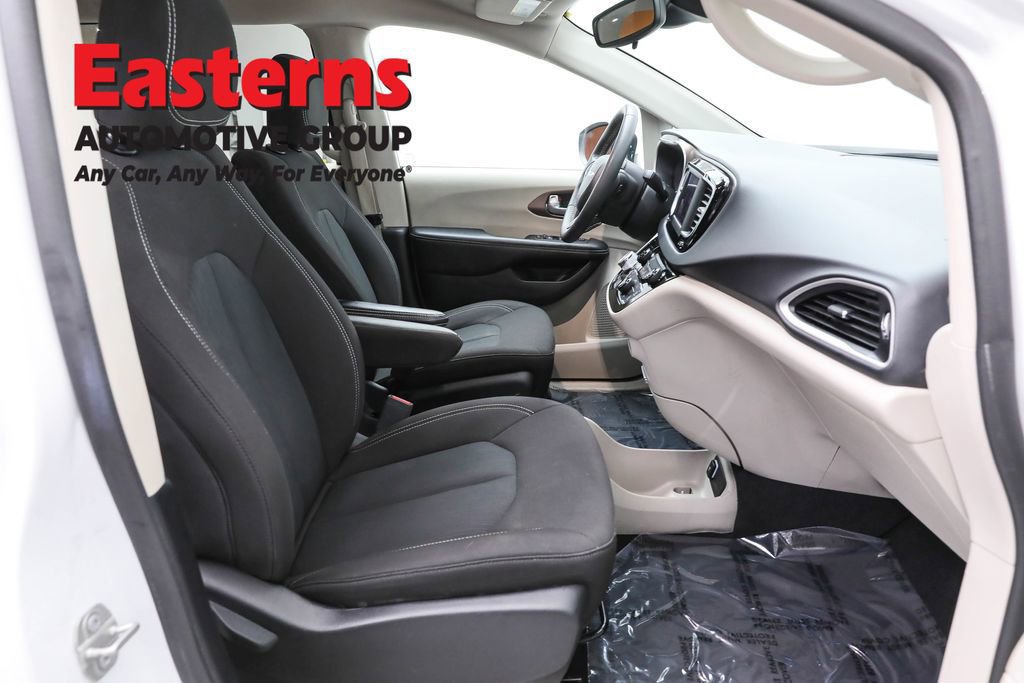 Used 2023 Chrysler Voyager LX image 22