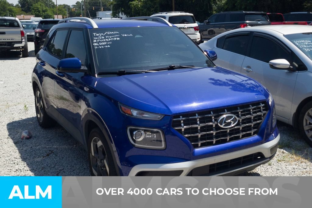 Used 2023 Hyundai Venue Limited FWD image 2