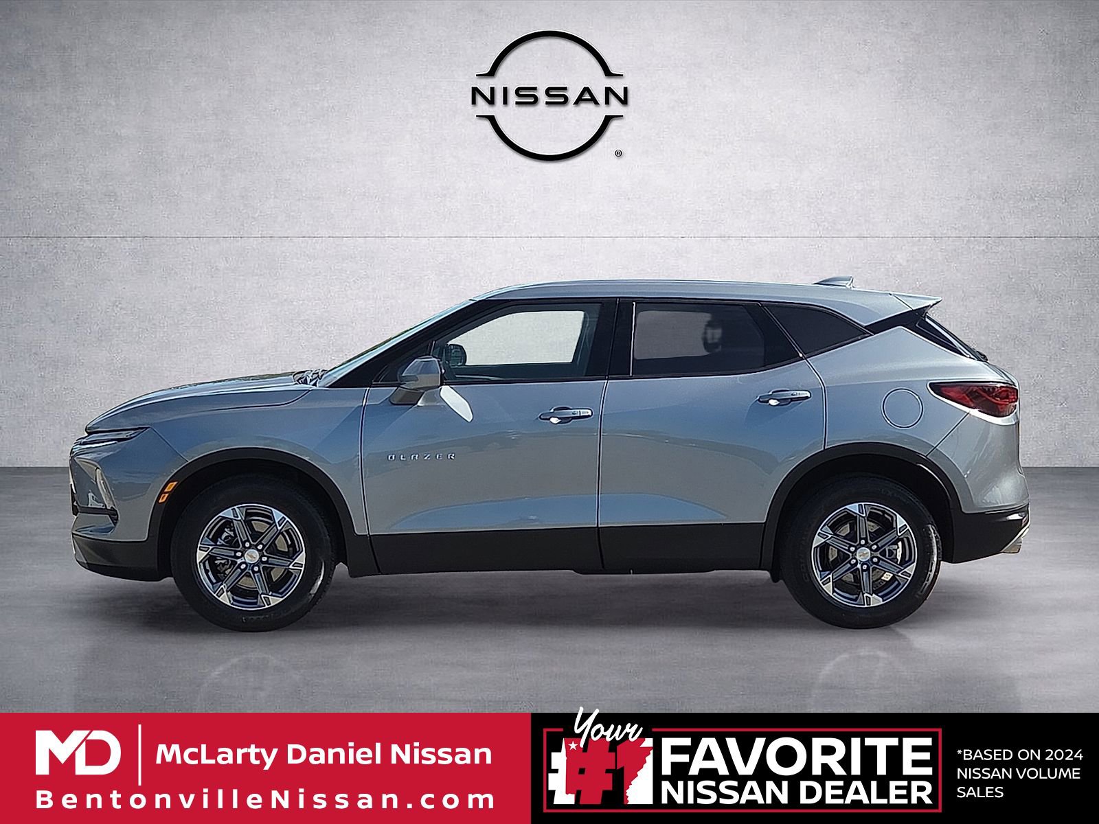 Used 2025 Chevrolet Blazer LT AWD/4WD image 3