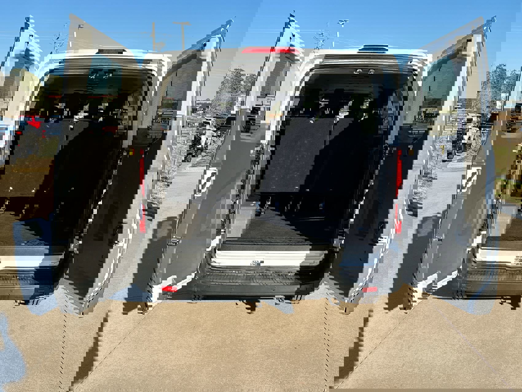 Used 2024 Ford Transit 350 XLT image 23