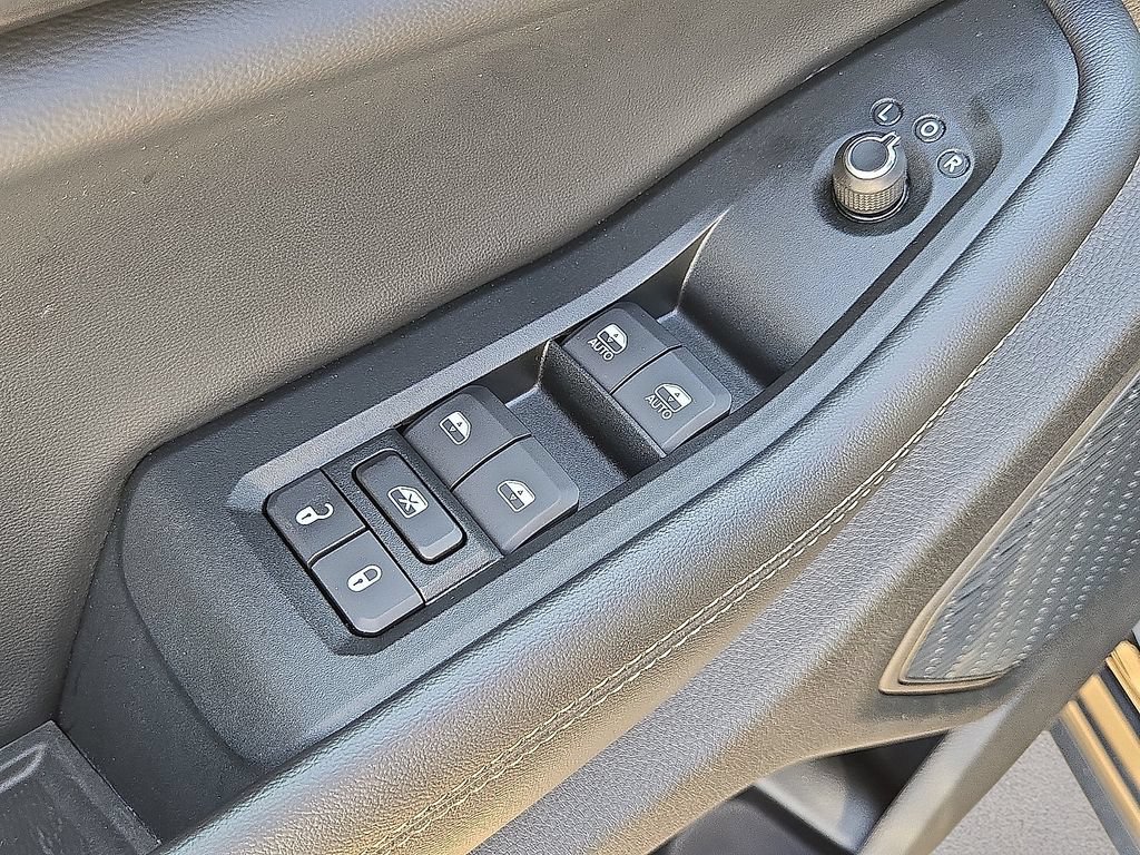Used 2025 Jeep Grand Cherokee Altitude AWD/4WD image 22