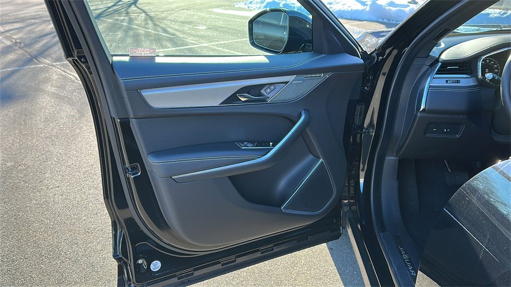 Used 2025 Jaguar F-PACE R-Dynamic S image 8