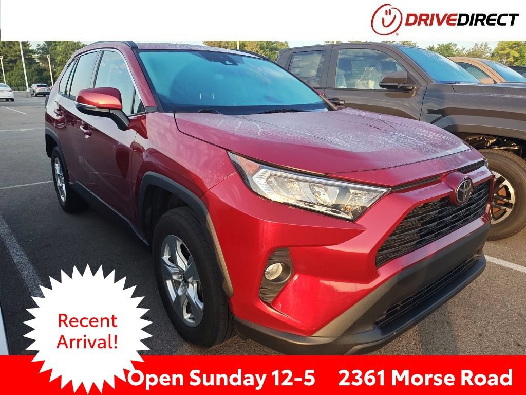 Used 2021 Toyota RAV4 XLE w/ Convenience Package FWD image 1