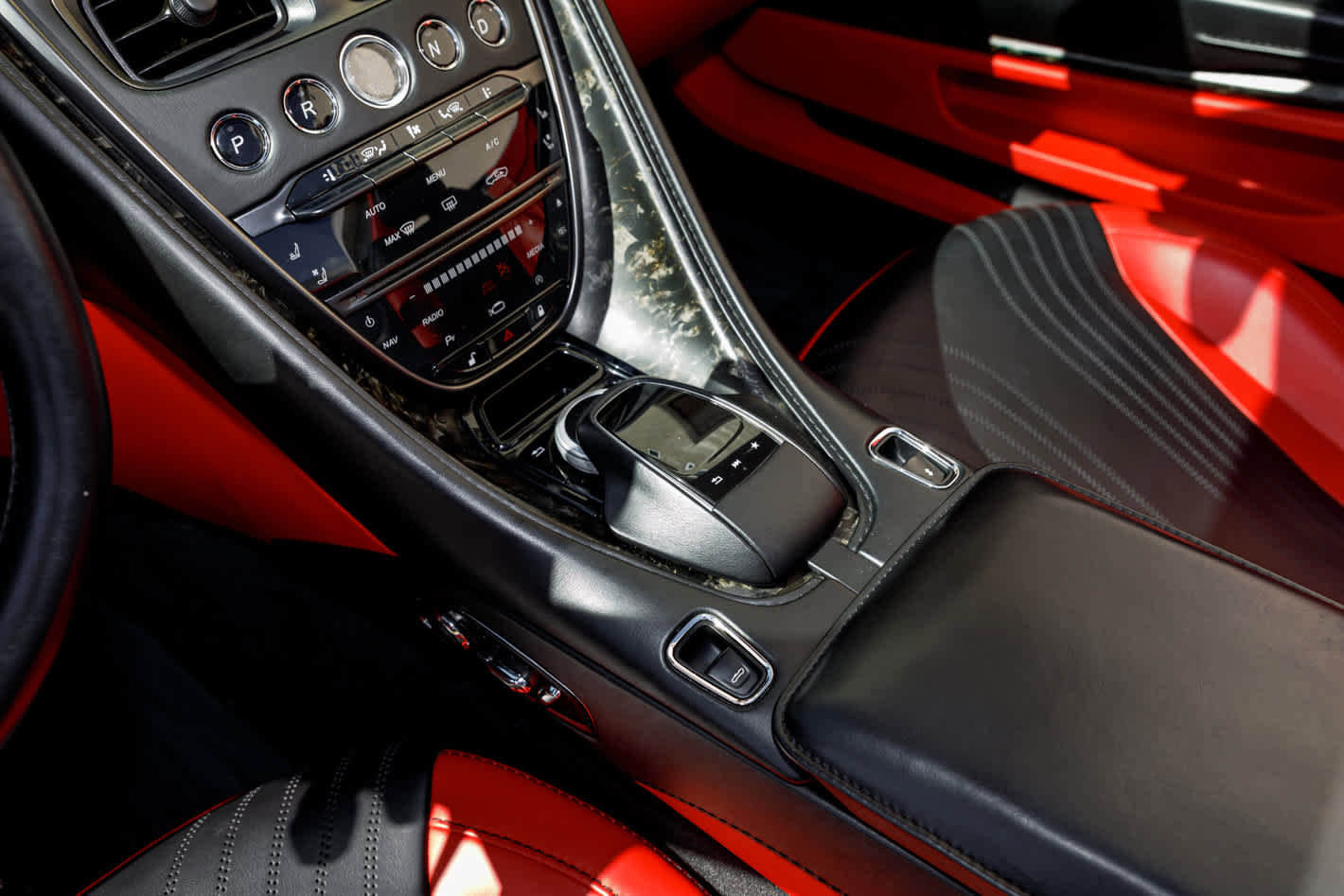 Used 2019 Aston Martin DB11 Volante image 50