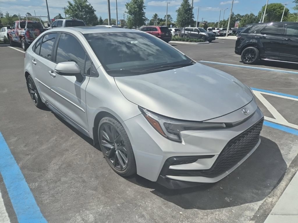 Used 2025 Toyota Corolla SE w/ SE Premium Package image 3
