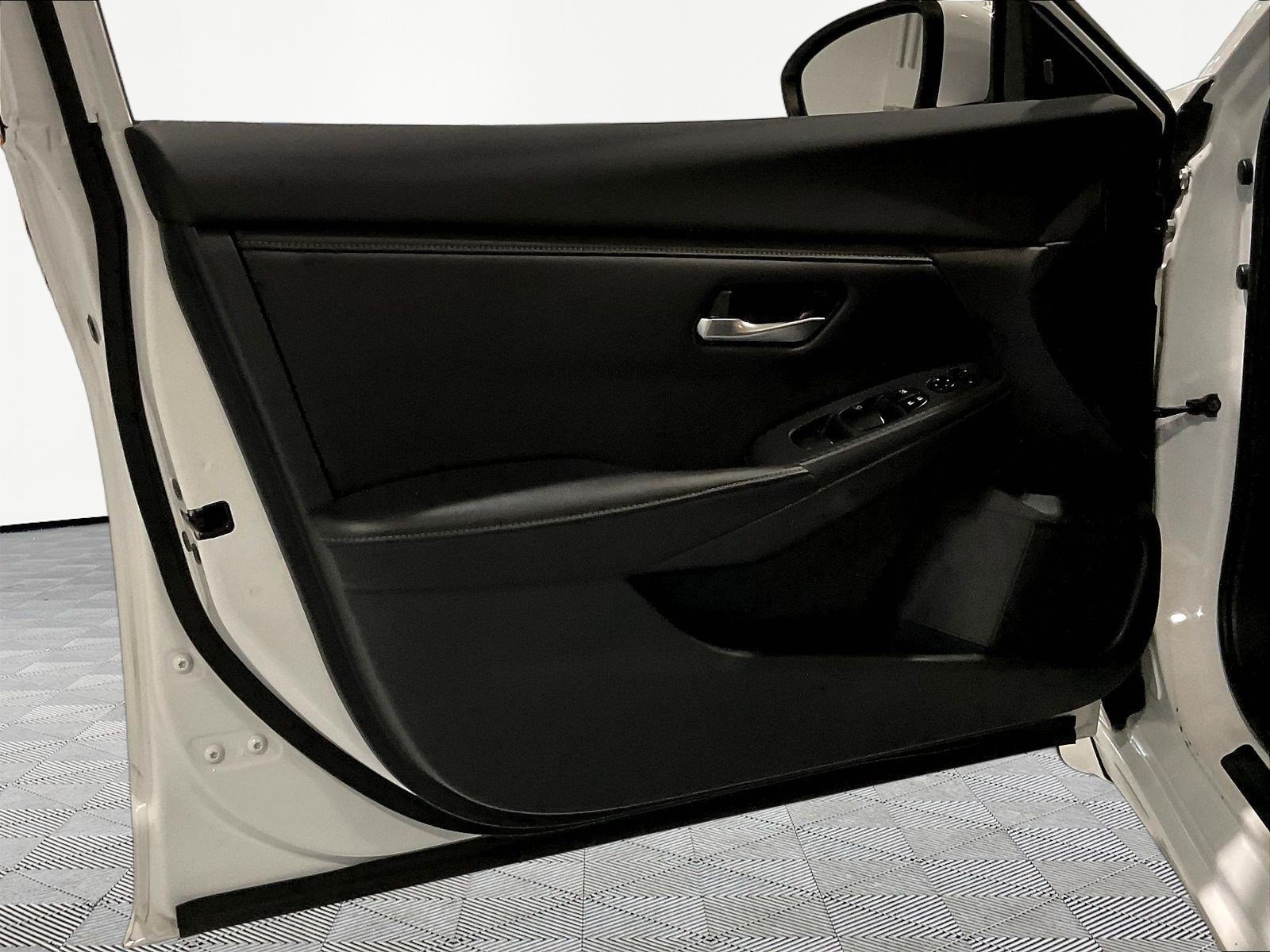 Used 2022 Nissan Sentra SV FWD image 19
