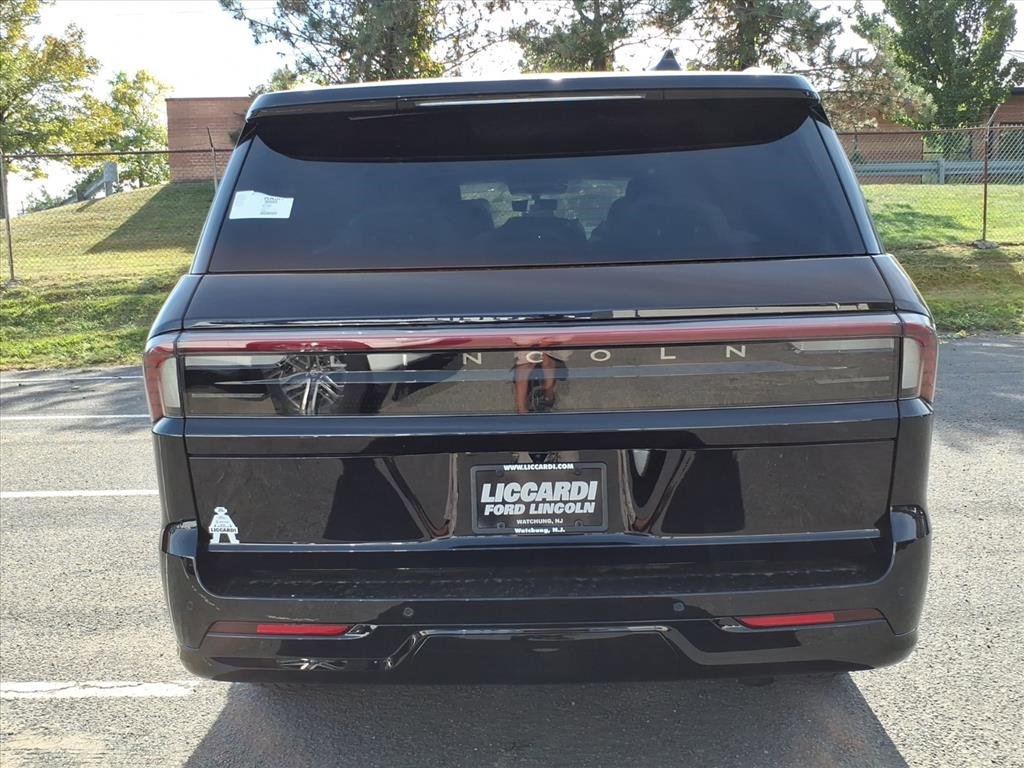 New 2025 Lincoln Navigator Reserve image 6