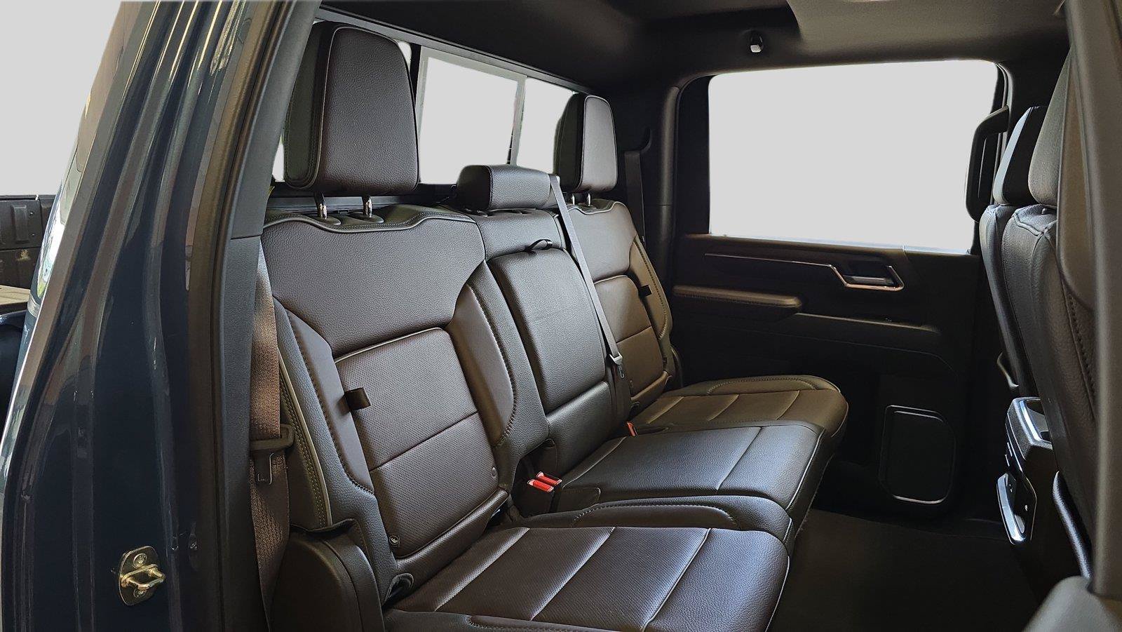 Used 2024 GMC Sierra 2500 Denali AWD/4WD image 17