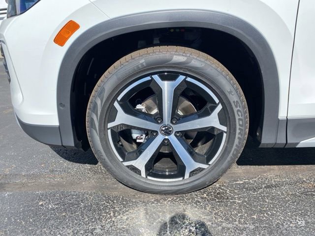 New 2025 Volkswagen Tiguan SE image 18