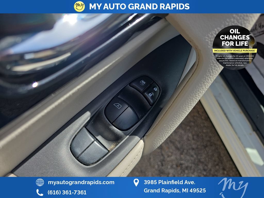 Used 2017 Nissan Rogue Sport SL w/ SL Premium Package AWD/4WD image 11