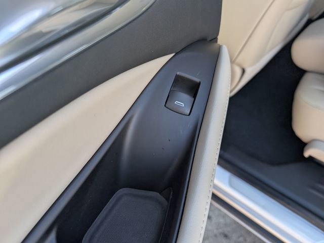 Used 2020 Buick Enclave Essence image 11