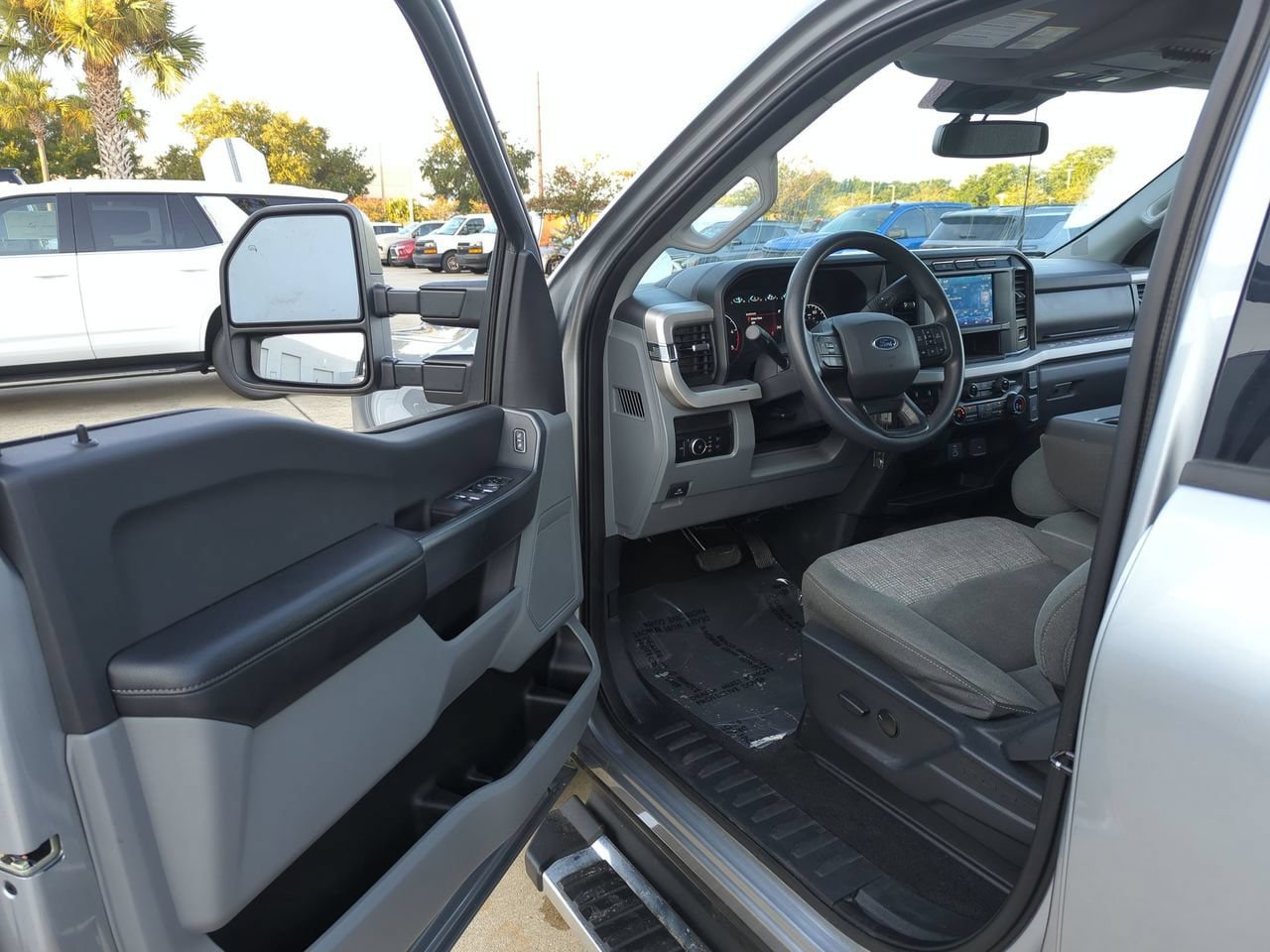 Used 2023 Ford F350 XLT AWD/4WD image 8