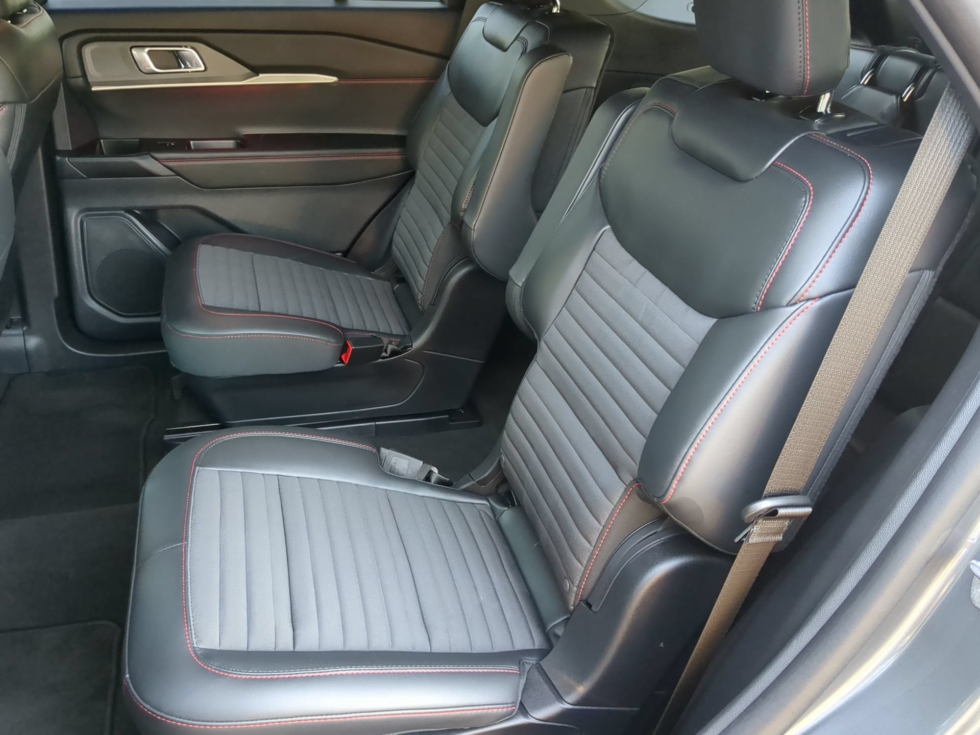 Certified 2026 Ford Explorer ST-Line w/ ST-Line Street Pack RWD image 55