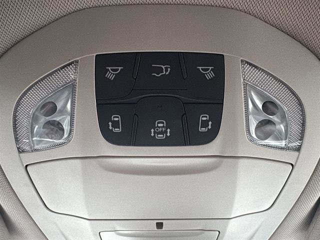 Used 2024 Chrysler Pacifica Touring-L FWD image 26