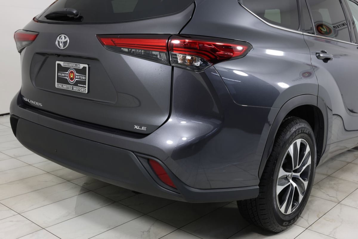 Used 2020 Toyota Highlander XLE FWD image 44