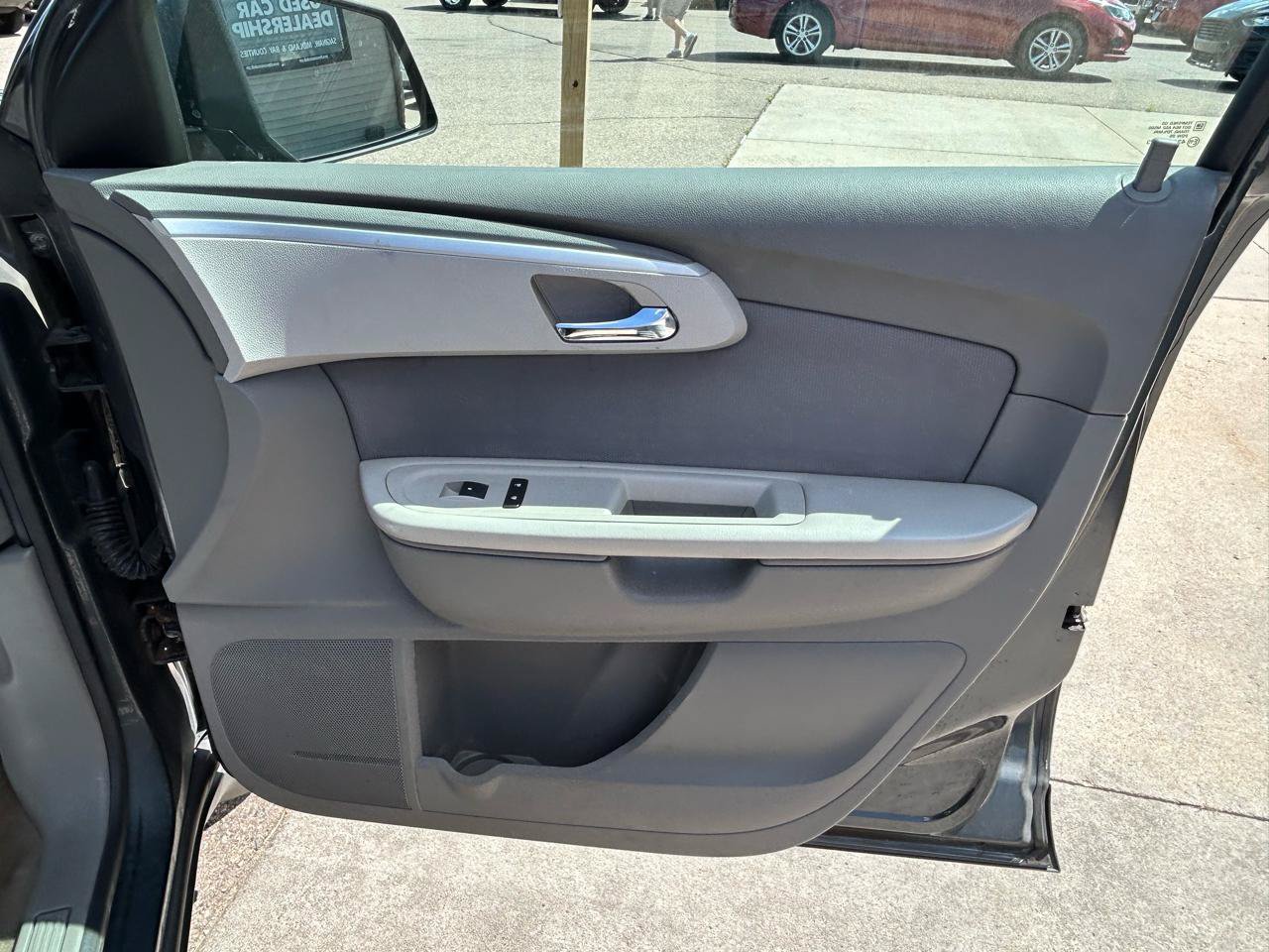 Used 2011 Chevrolet Traverse LS AWD/4WD image 17