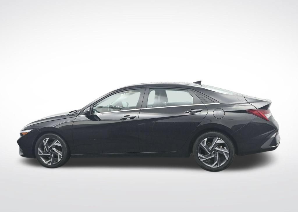 Used 2025 Hyundai Elantra Limited FWD image 10