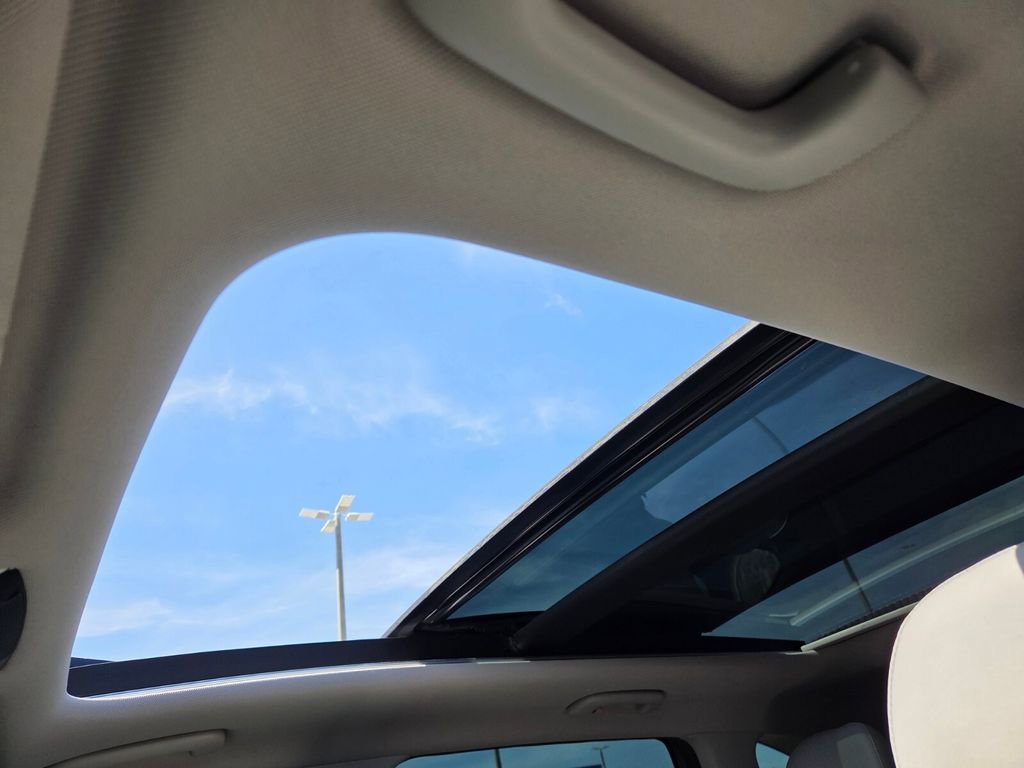 Used 2023 Kia Sorento S w/ Panoramic Sunroof Package image 6