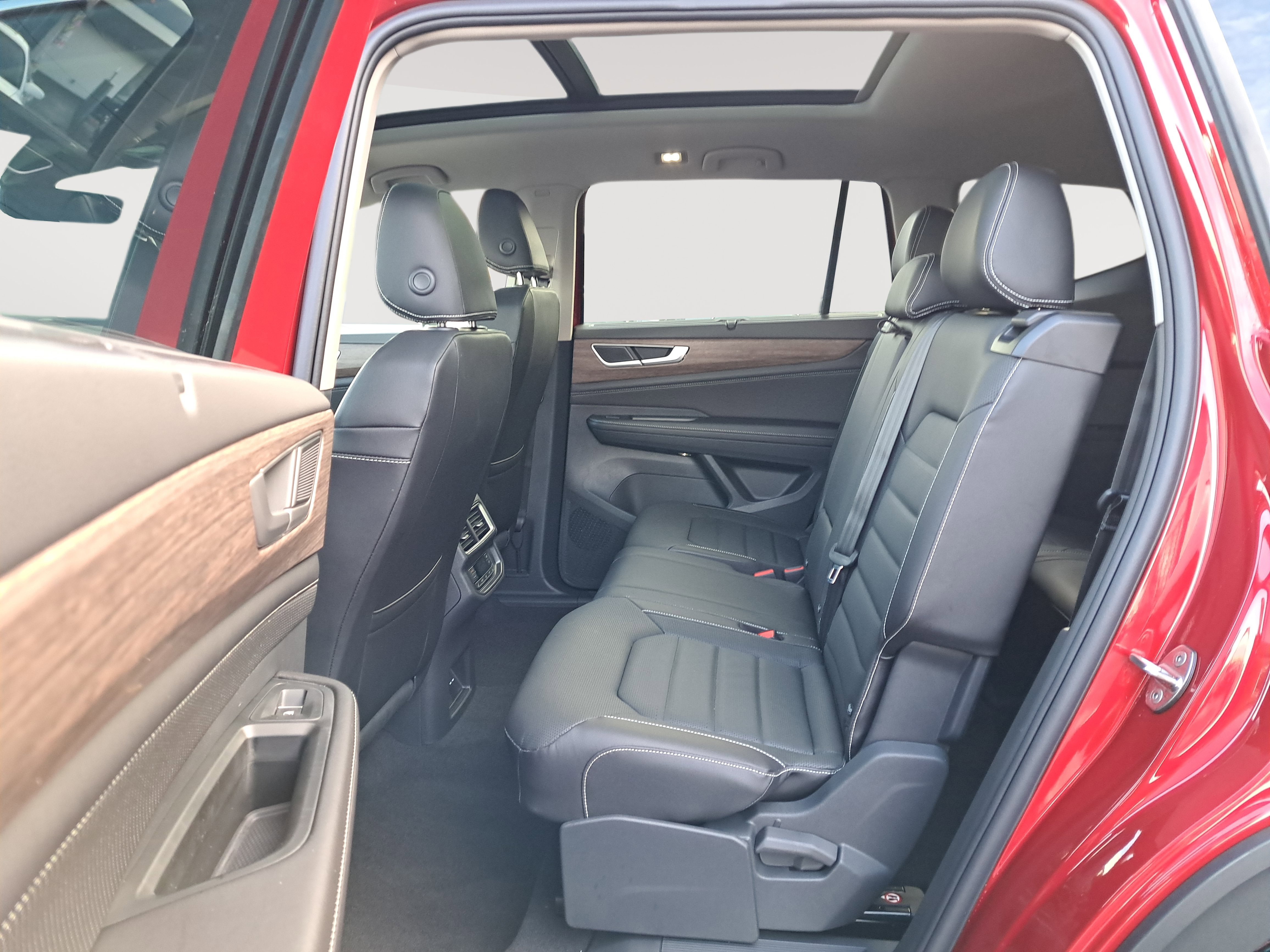 New 2025 Volkswagen Atlas SEL image 14