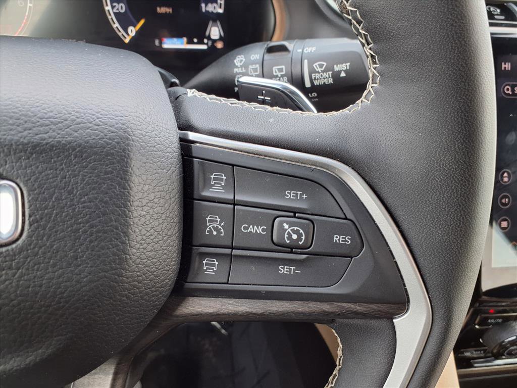 Used 2024 Jeep Grand Cherokee Limited image 13