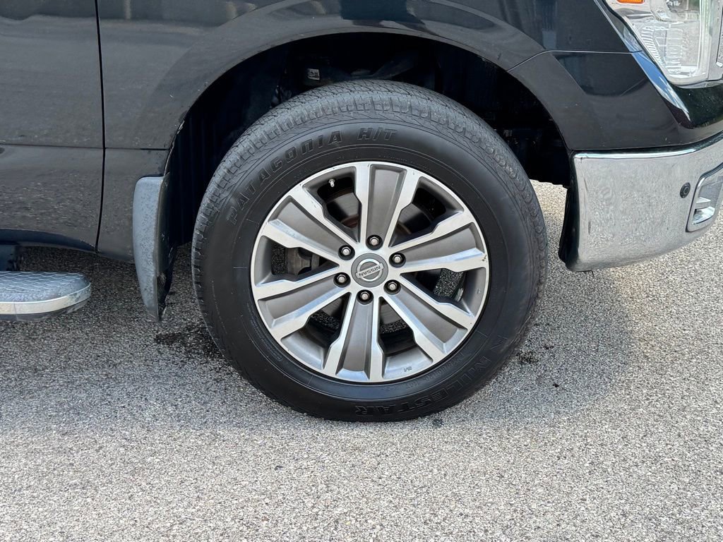 Used 2019 Nissan Titan SL image 7