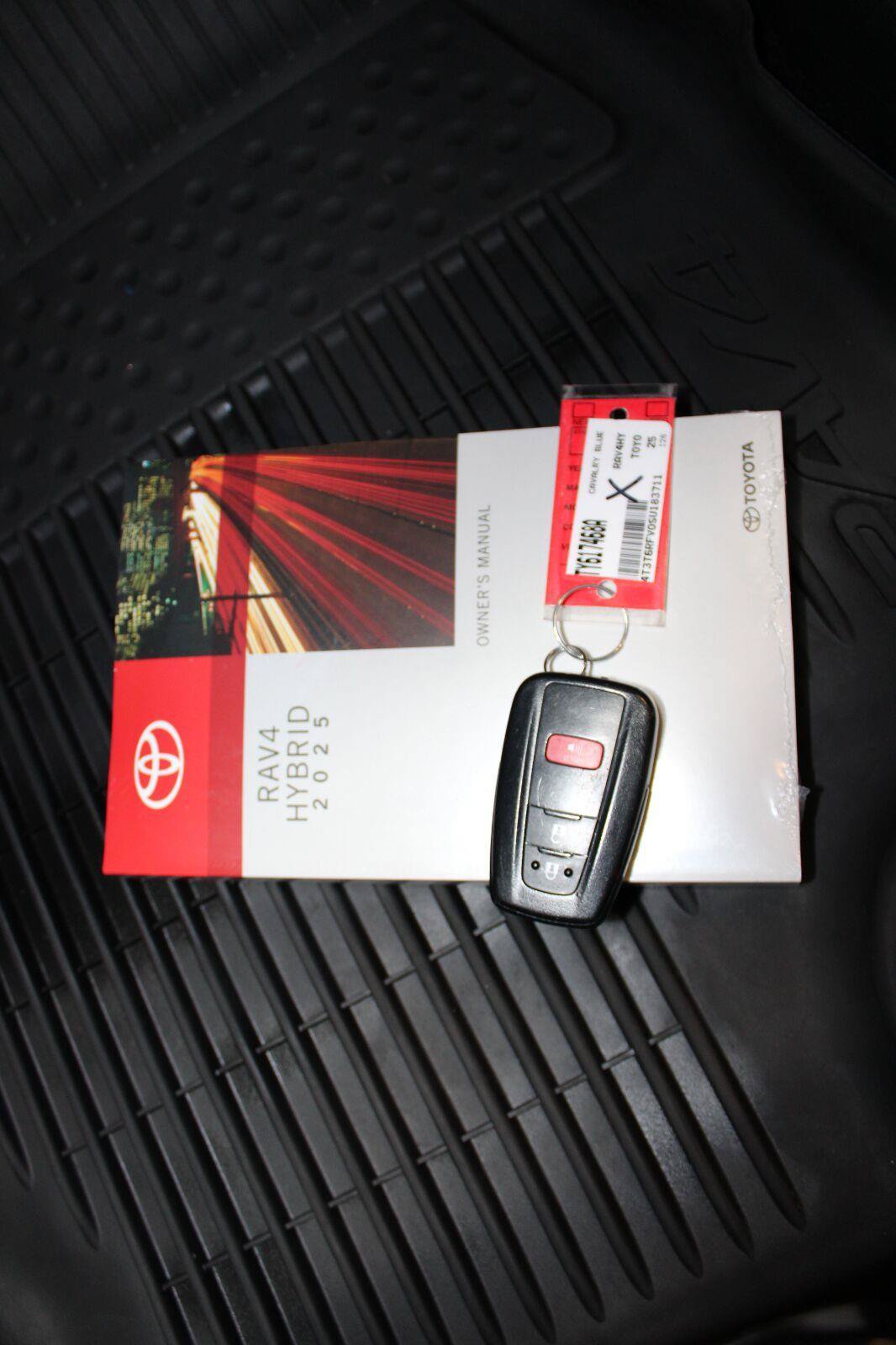Used 2025 Toyota RAV4 SE AWD/4WD image 30