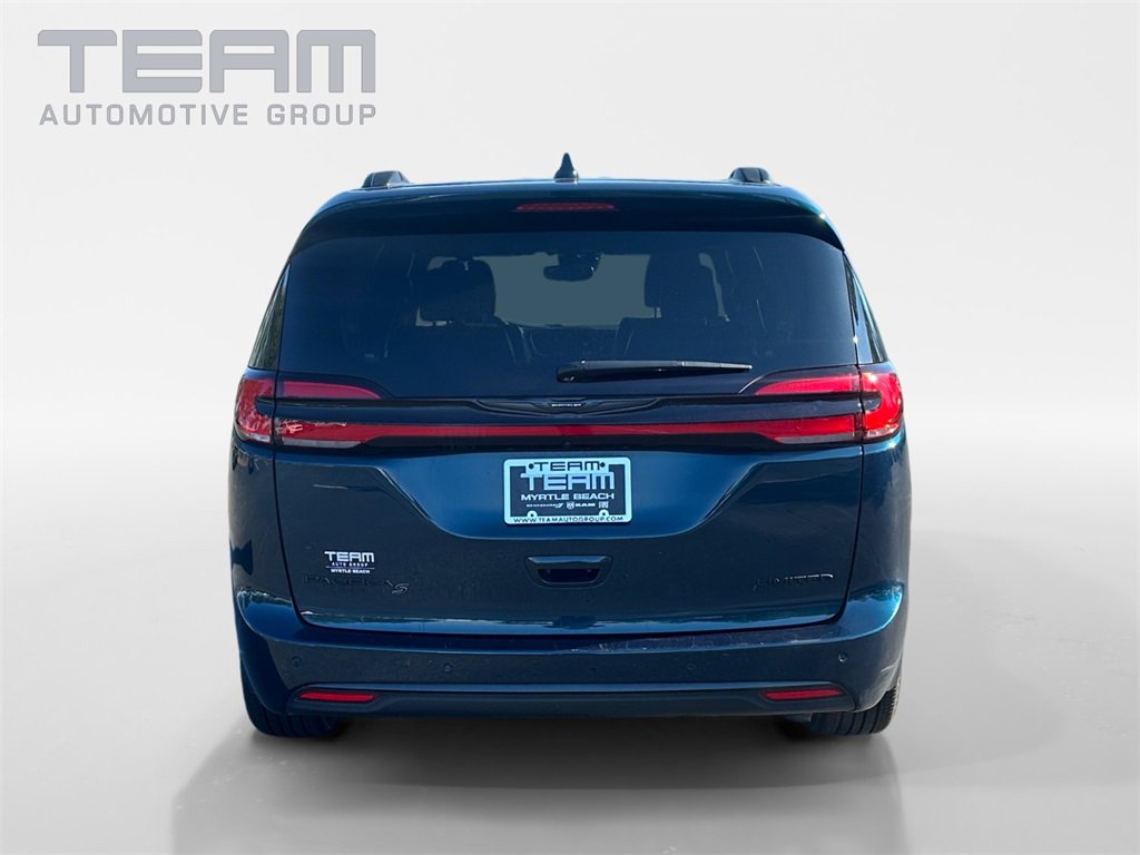 Certified 2025 Chrysler Pacifica Limited image 6
