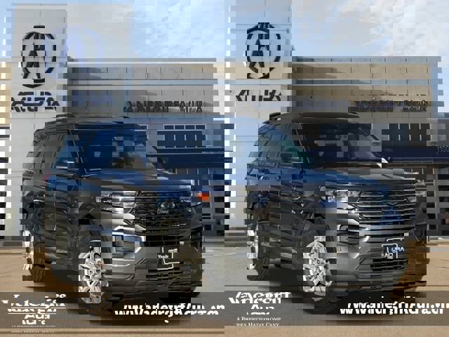 Used 2023 Ford Explorer XLT image 1