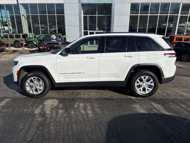 Certified 2023 Jeep Grand Cherokee Limited w/ Luxury Tech Group II AWD/4WD image 4