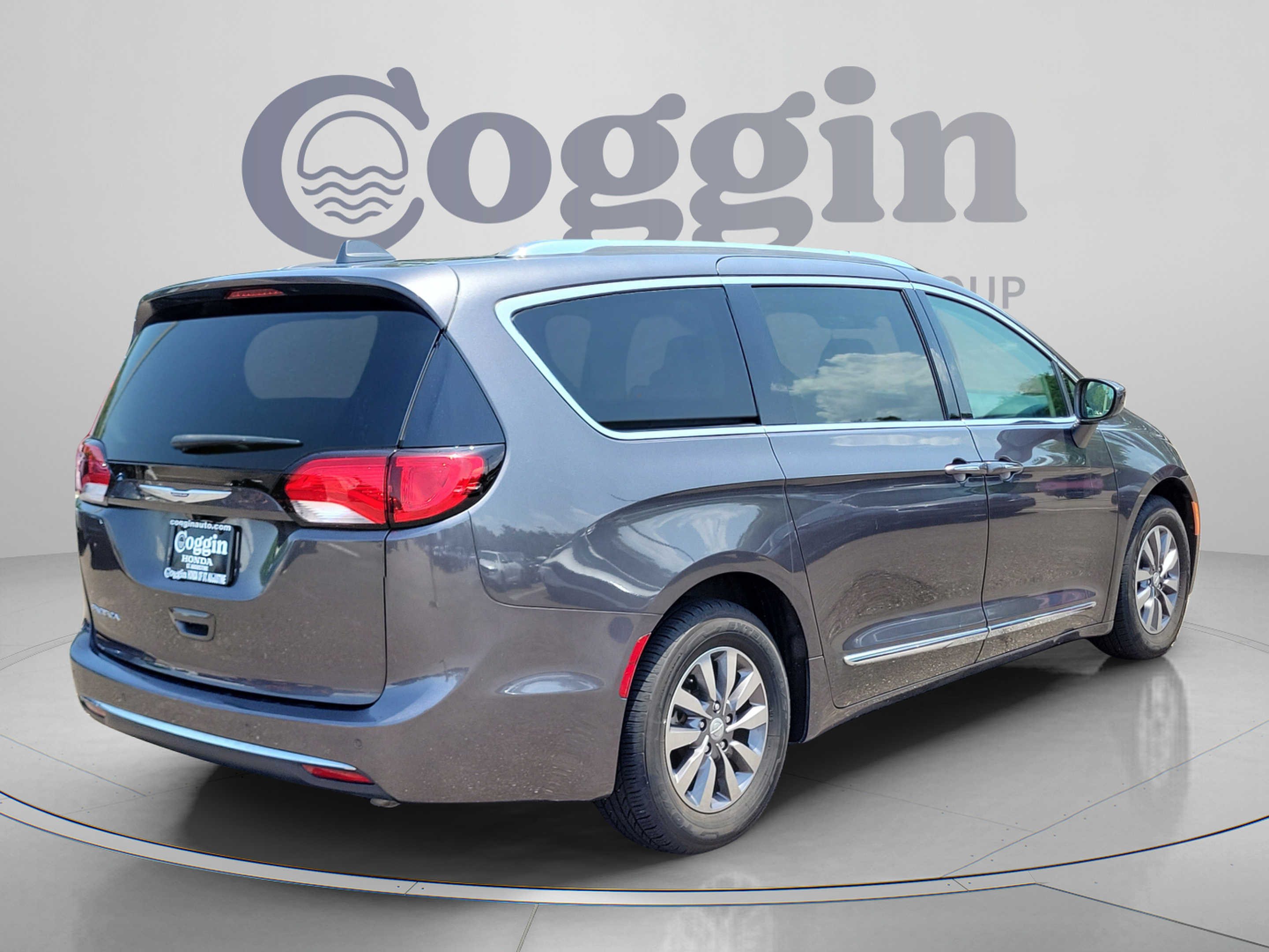 Used 2019 Chrysler Pacifica Touring-L Plus FWD image 5