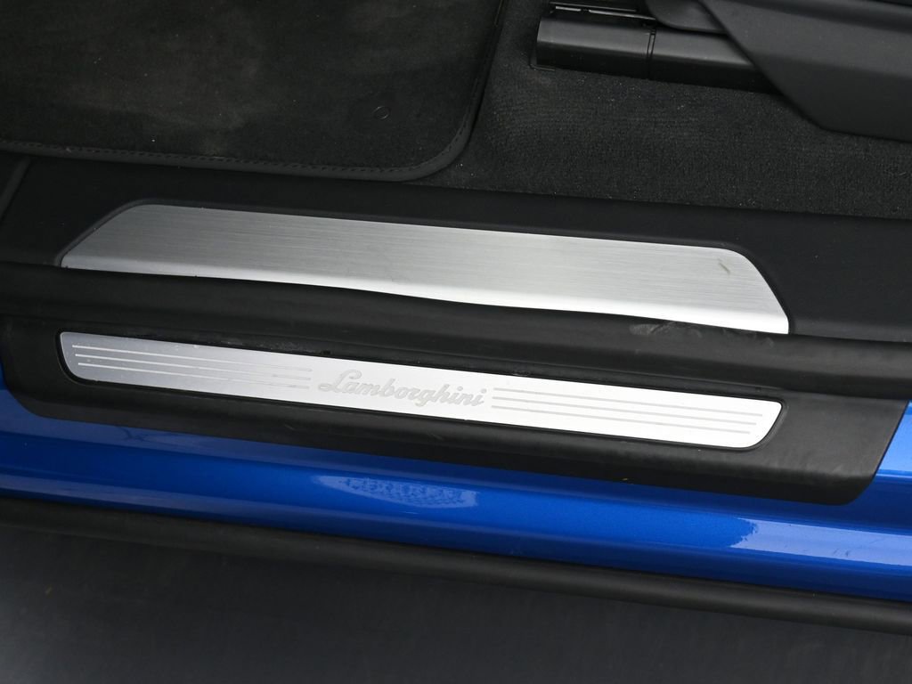 Used 2022 Lamborghini Urus image 16