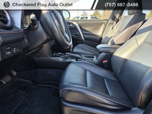 Used 2018 Toyota RAV4 SE image 19