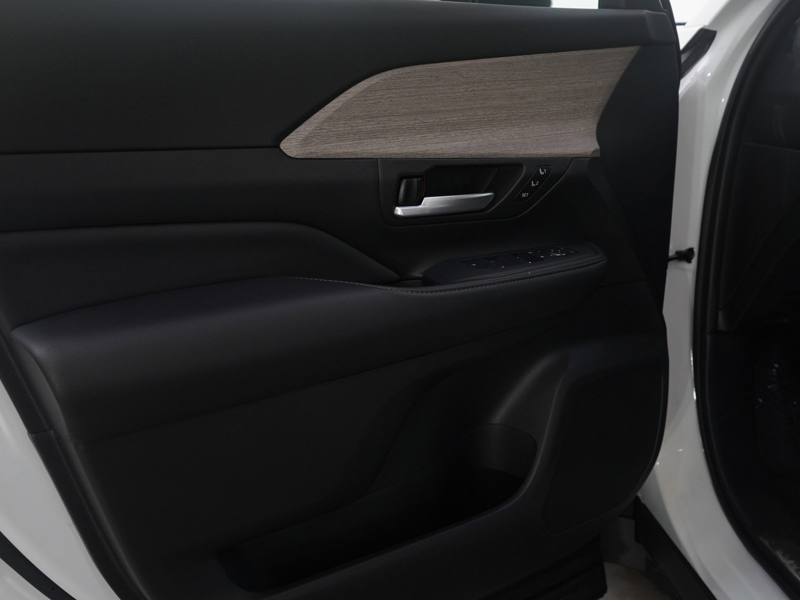 Used 2025 Toyota Grand Highlander AWD Hybrid image 23