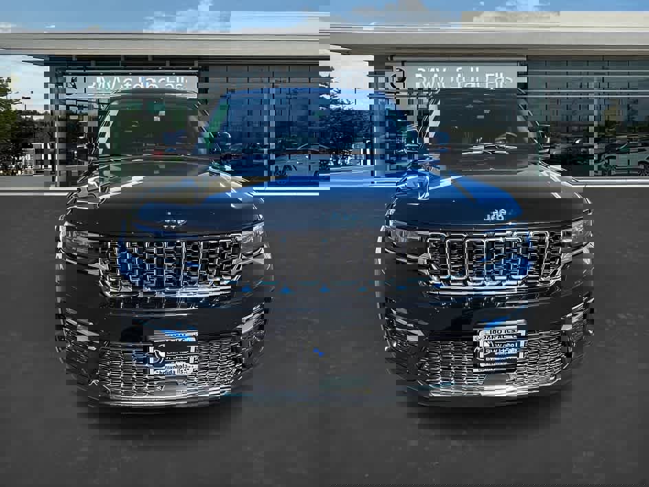 Used 2023 Jeep Grand Cherokee 4WD 4xe image 3