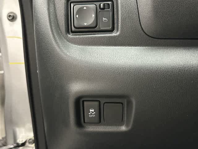Used 2018 Nissan Versa Note SV FWD image 19