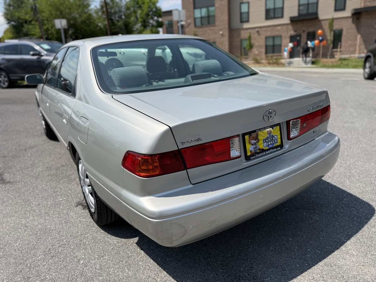 Used 2001 Toyota Camry LE FWD image 5