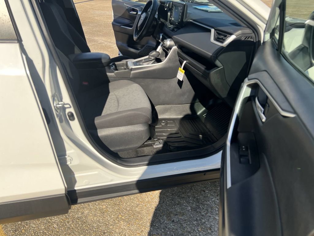 Used 2021 Toyota RAV4 XLE image 23