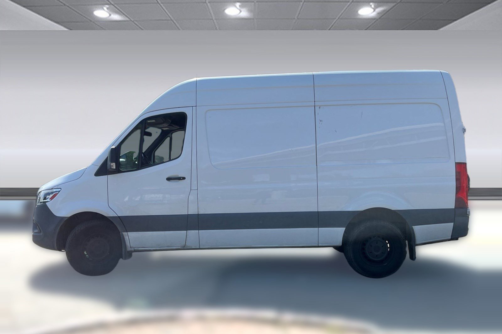 Used 2021 Mercedes-Benz Sprinter 2500 image 2