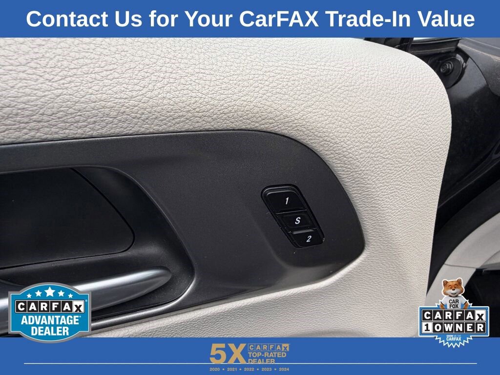Used 2023 Chrysler Pacifica Touring-L image 28