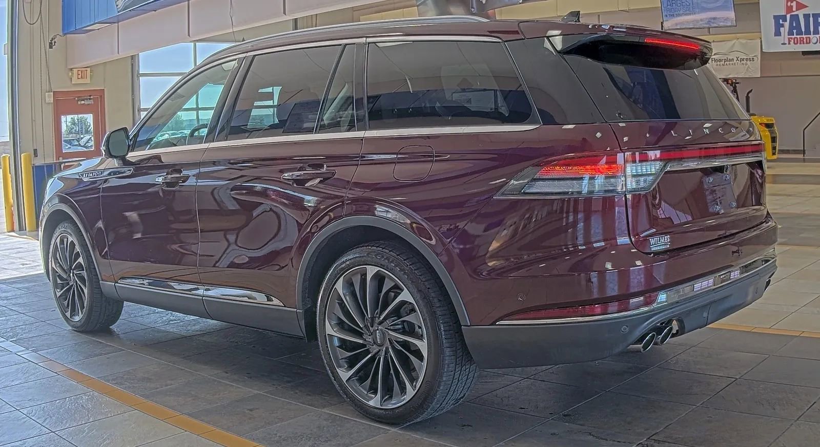 Used 2021 Lincoln Aviator Reserve w/ Equipment Group 202A image 2