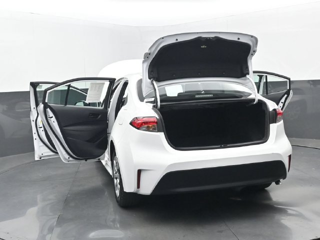 Used 2025 Toyota Corolla LE FWD image 35