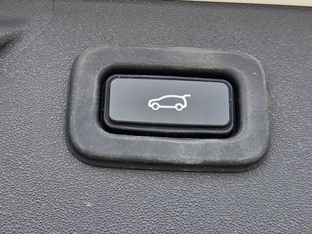 Used 2021 Land Rover Discovery Sport SE AWD/4WD image 11