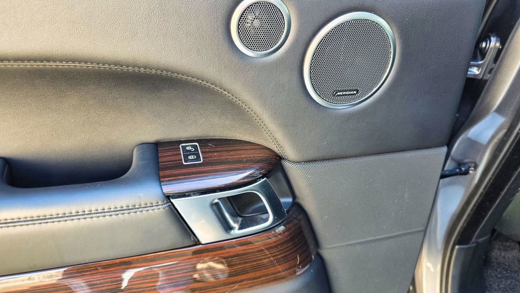 Used 2015 Land Rover Range Rover Supercharged image 13