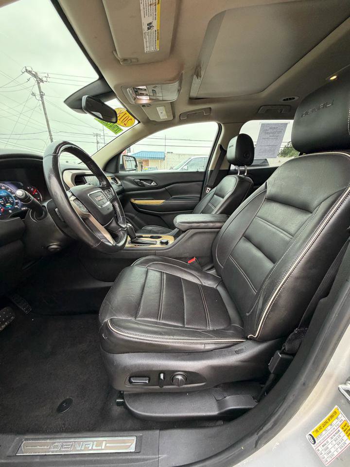 Used 2018 GMC Acadia Denali w/ Technology Package FWD image 9