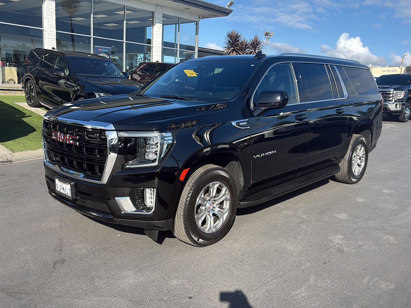 Used 2023 GMC Yukon XL SLE w/ Gmc Pro Safety Plus Package AWD/4WD image 1