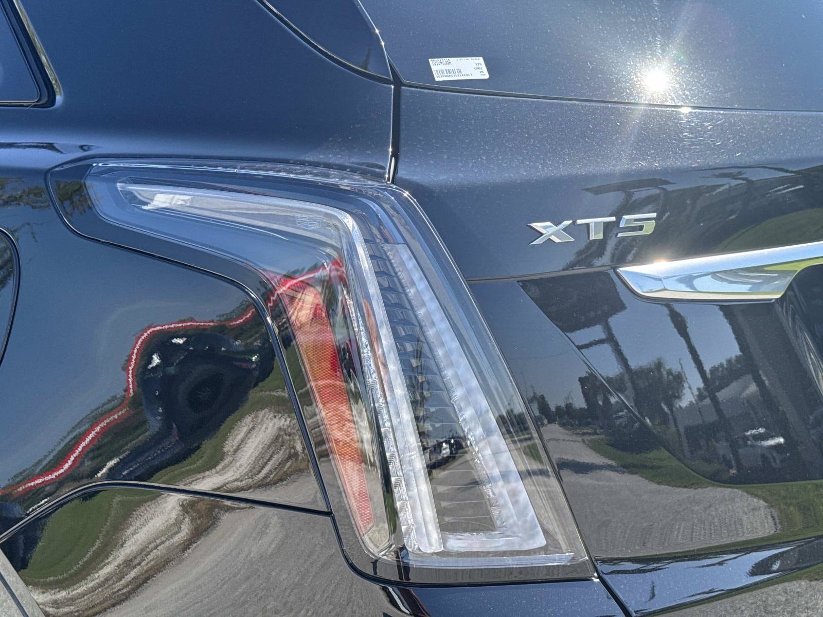 Used 2025 Cadillac XT5 Sportv AWD/4WD image 11