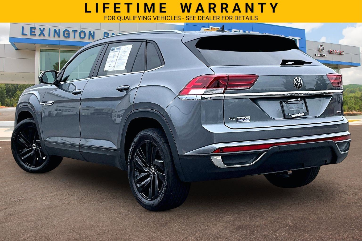 Used 2022 Volkswagen Atlas Cross Sport SE AWD/4WD image 2