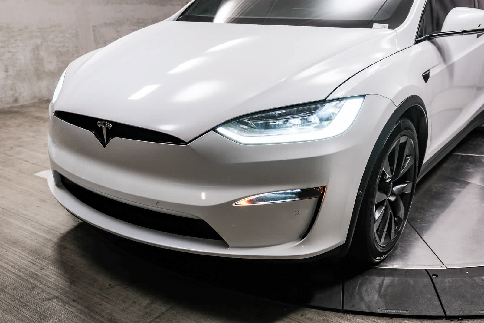 Used 2023 Tesla Model X AWD/4WD image 12